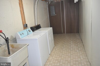 9302 Jarrett Ct, Montgomery Village, MD 20886 - photo 5