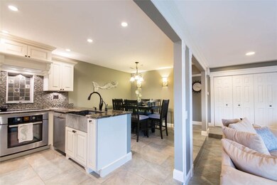 125 Van Zandt Ave Newport, RI