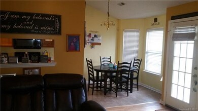 living room to eat in area