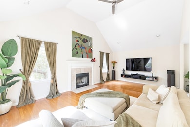 11 Heron Ln, Hopedale, MA 01747 - photo 2