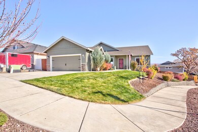 929 Crystal Dr, Eagle Point, OR 97524 - photo 3