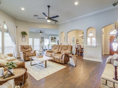 3364 Clearwood Cir, Alvin, TX 77511 - photo 5