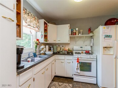 2205 S 8th Ave E, Newton, IA 50208 - photo 7
