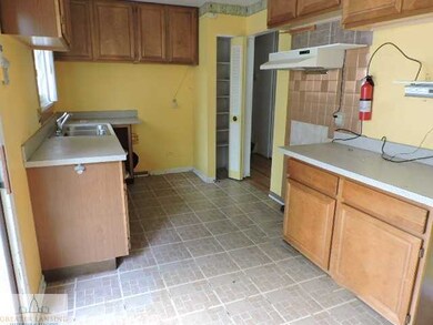 3815 Berwick Dr, Lansing, MI 48911 - photo 3