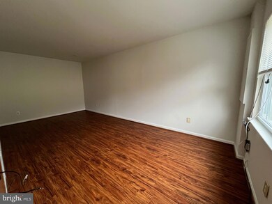 9641 Hagel Cir, Lorton, VA 22079 - photo 7