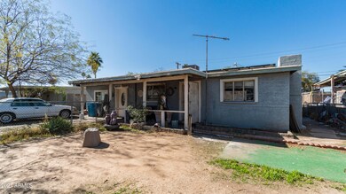 2040 N 40th Dr-3