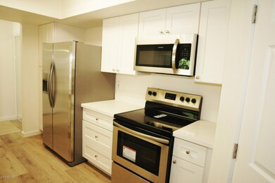 Kitchen Refrig, Range