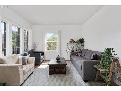 Living Room/Entrance