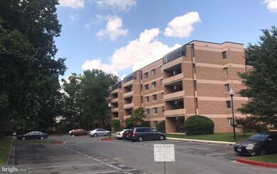 2903 Fallstaff Rd unit 404, Baltimore, MD 21209 - photo 2