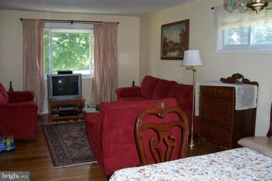 14218 Chadwick Ln, Rockville, MD 20853 - photo 3