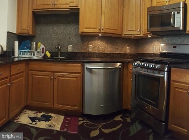 1802 Cedar Cove Way unit 101, Woodbridge, VA 22191 - photo 2