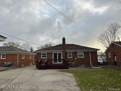 24725 Adlai Ave, Eastpointe, MI 48021 - photo 6