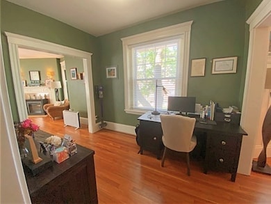 8 Colbourne Crescent unit 2, Brookline, MA 02445 - photo 5