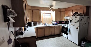 31 Spruce St, Millinocket, ME 04462 - photo 2