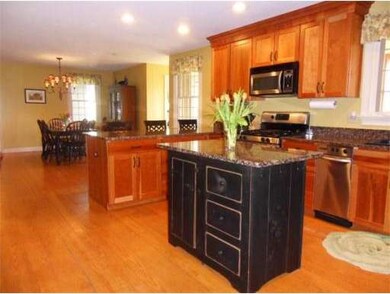 90 Laurel Ln, Bellingham, MA 02019 - photo 4