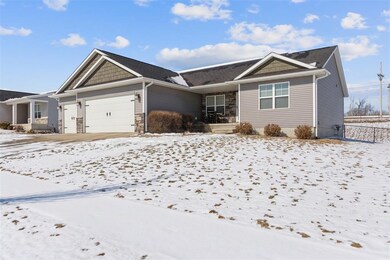 6818 Valley View Ct NW, Cedar Rapids, IA 52405 - photo 3