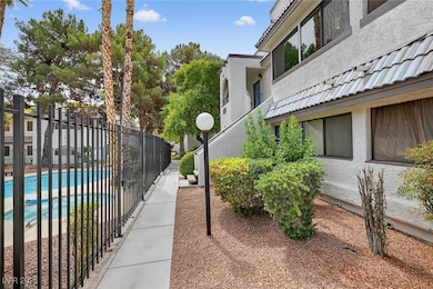 1410 Santa Margarita St unit G, Las Vegas, NV 89146 - photo 4