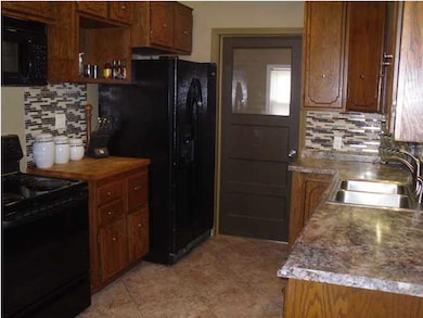 APPLIANCES STAY WITH THE HOME