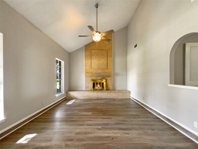 6818 Desert Rose Ln, Houston, TX 77086 - photo 3