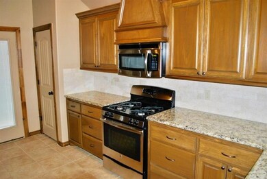 7049 Cherokee Crossing W, Warr Acres, OK 73132 - photo 6