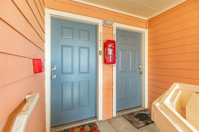 Entry foyer to Unit 831.