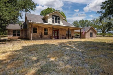 800 Thomas Rd, Granbury, TX 76049 - photo 2