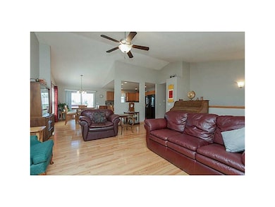 1408 Wolf Dr NW, Cedar Rapids, IA 52405 - photo 3