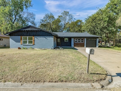 1509 Lyndale Dr, Ennis, TX 75119 - photo 3