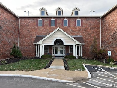 567 Sarah Ln unit 301, Saint Louis, MO 63141 - photo 2