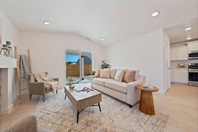 443 NW Monte Vista Ave unit 120, Madras, OR 97741 - photo 5