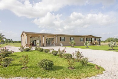 950 County Road 281 unit A/B, Alvin, TX 77511 - photo 2