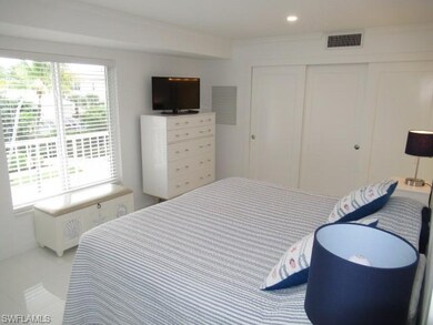 Large Master Bedroom  (King size bed)