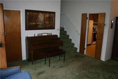 418 Hampshire Dr, Broomall, PA 19008 - photo 2