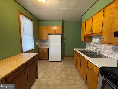 1526 Birch St, Reading, PA 19604 - photo 4