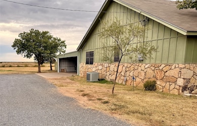 504 Loop Rd, Quanah, TX 79252 - photo 7