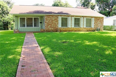 816 Bismark St, Seguin, TX 78155 - photo 2