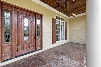 What a lovely large porch!