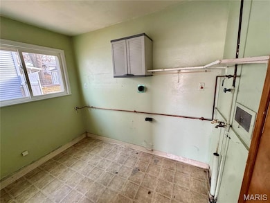 6334 Hurstgreen Ln, Saint Louis, MO 63123 - photo 6