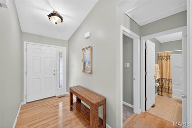 14734 Ladue Bluffs Crossing Dr, Chesterfield, MO 63017 - photo 6