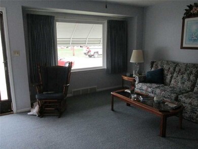 423 Zephyr Ave, Erie, PA 16505 - photo 3