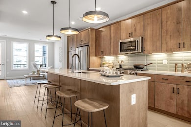 326 Swann Ave, Alexandria, VA 22301 - photo 2