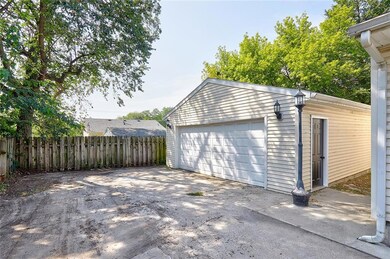 1330 E 33rd Ct, Des Moines, IA 50317 - photo 5