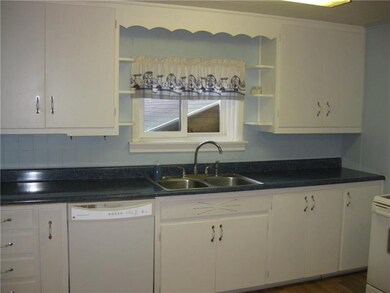 Bright, beautiful kitchen!
