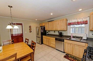 7 Hawthorne Ct, Albany, NY 12211 - photo 5