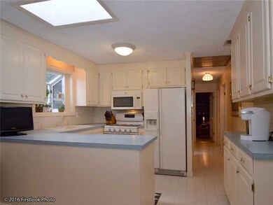30 Sunrise Dr, Providence, RI 02908 - photo 5