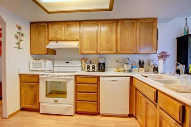 1527 Valley View Dr, Medford, OR 97504 - photo 6