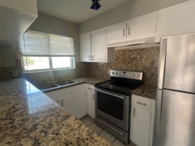 6702 Biggs Ct unit 4, Houston, TX 77061 - photo 2