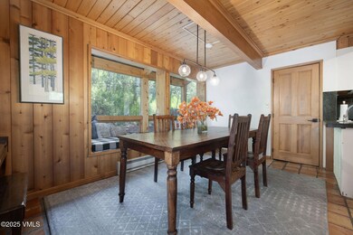 3115_booth_falls_b_interior_dining01