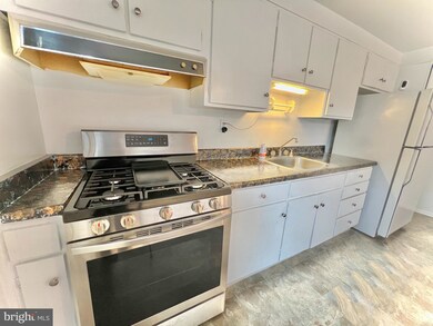 1030 Foxridge Ln, Essex, MD 21221 - photo 7