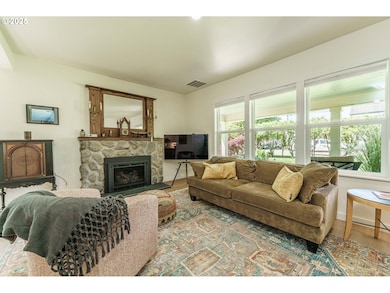 510 N Kutch St, Carlton, OR 97111 - photo 6